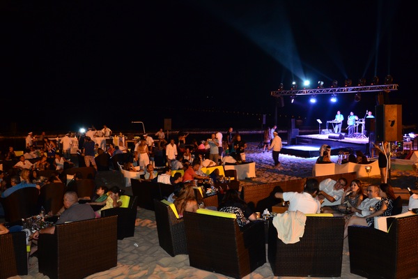 Edde Sands BBQ Pieds Dans Leau
